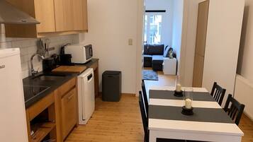 Apartment, 1 Bedroom | Private kitchen | Full-sized fridge, microwave, oven, stovetop