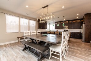 Dining - Vermillion Oasis: Luxury 6BR/7BA Home near Zion. Private Pool & Resort Amenities (Santa Clara)