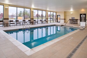 Indoor pool - Courtyard by Marriott Kansas City Olathe (Olathe)