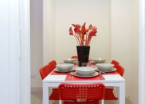 In-room dining - Lucky Domus Vatican apartment (Rome)