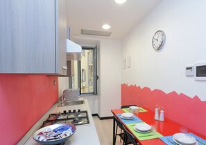 Appartamento, 3 camere da letto | Cucina privata | Frigorifero con congelatore, microonde, piano cottura