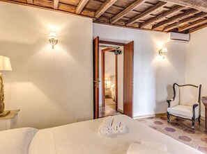 Family Apartment, 4 Bedrooms, City View | 4 bedrooms, free WiFi, bed sheets - HI Navona apartment (Rome)