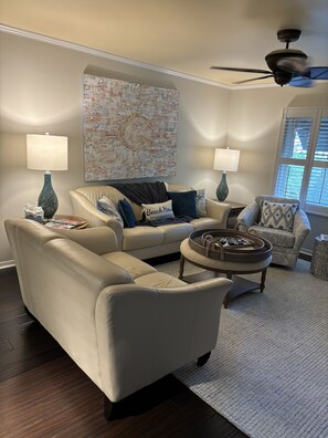 TV, fireplace, stereo