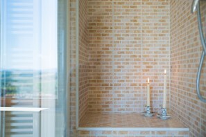 Dusche, Haartrockner, Bidet, Handtücher