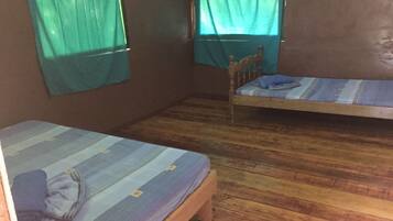 Economy Triple Room | Laptop workspace, free WiFi, bed sheets