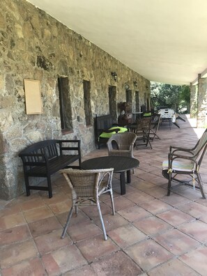 Outdoor dining - Los Robles de Acebo rural house (Acebo)