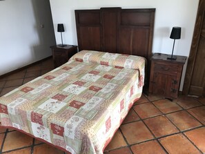 6 bedrooms, travel crib, free WiFi, bed sheets - Los Robles de Acebo rural house (Acebo)