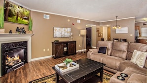 Apartamento, varias camas (Cedar Lodge 604) | Sala de estar