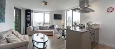 Deluxe-Apartment | Wohnbereich | Flachbildfernseher