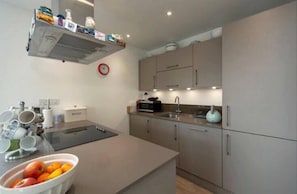 Deluxe Apartment | Private kitchen