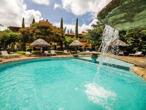 2 outdoor pools