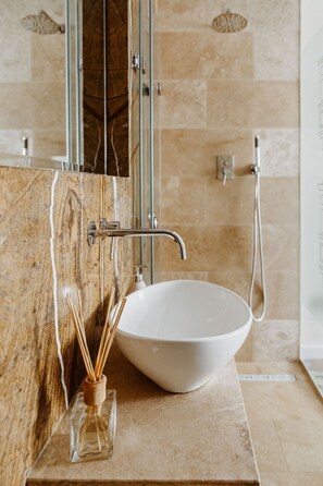 Bathroom - Independence Boutique Apartments (Valletta)