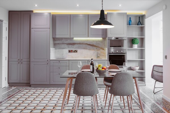 Deluxe Apartment, 1 Bedroom, Partial Sea View (Olive) | Private kitchen | Full-sized fridge, microwave, oven, stovetop - Independence Boutique Apartments (Valletta)