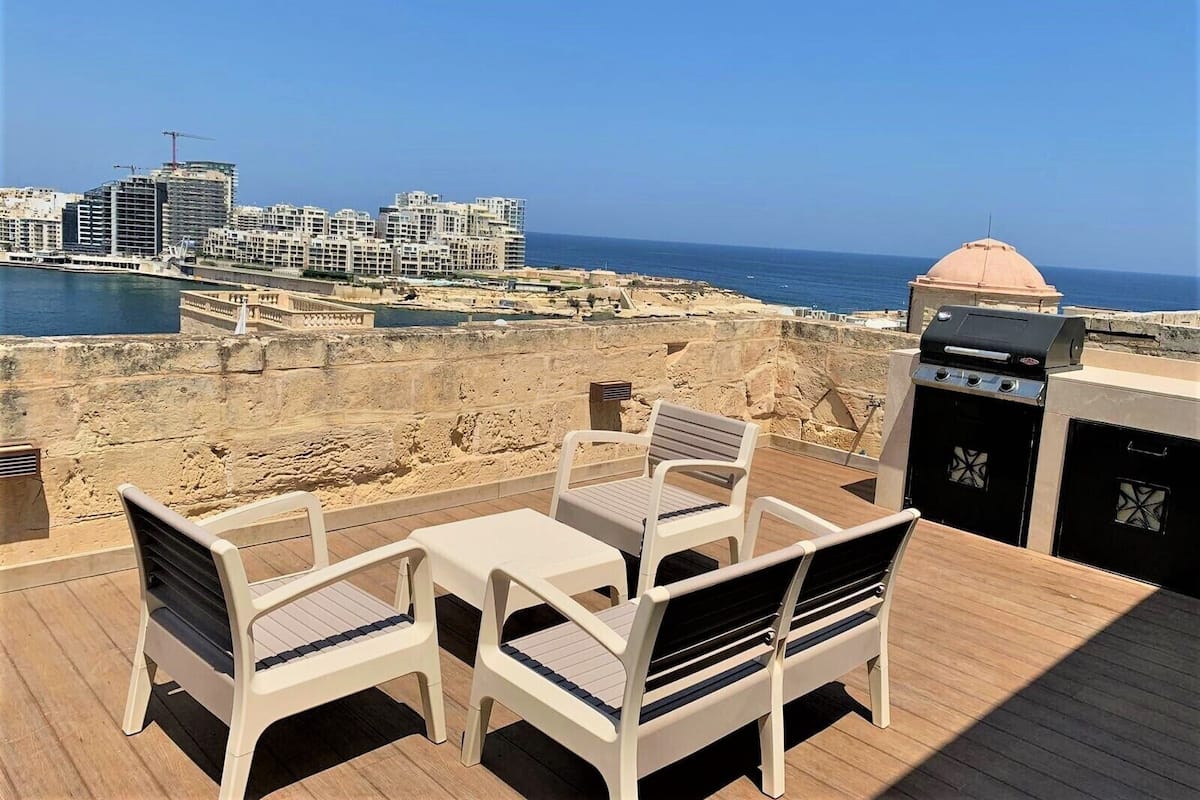 Deluxe Apartment, 1 Bedroom, Partial Sea View (Penthouse) | Terrace/patio