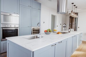 Deluxe Apartment, 1 Bedroom, Partial Sea View (Penthouse) | Private kitchen | Full-size fridge, microwave, oven, stovetop - Independence Boutique Apartments (Valletta)