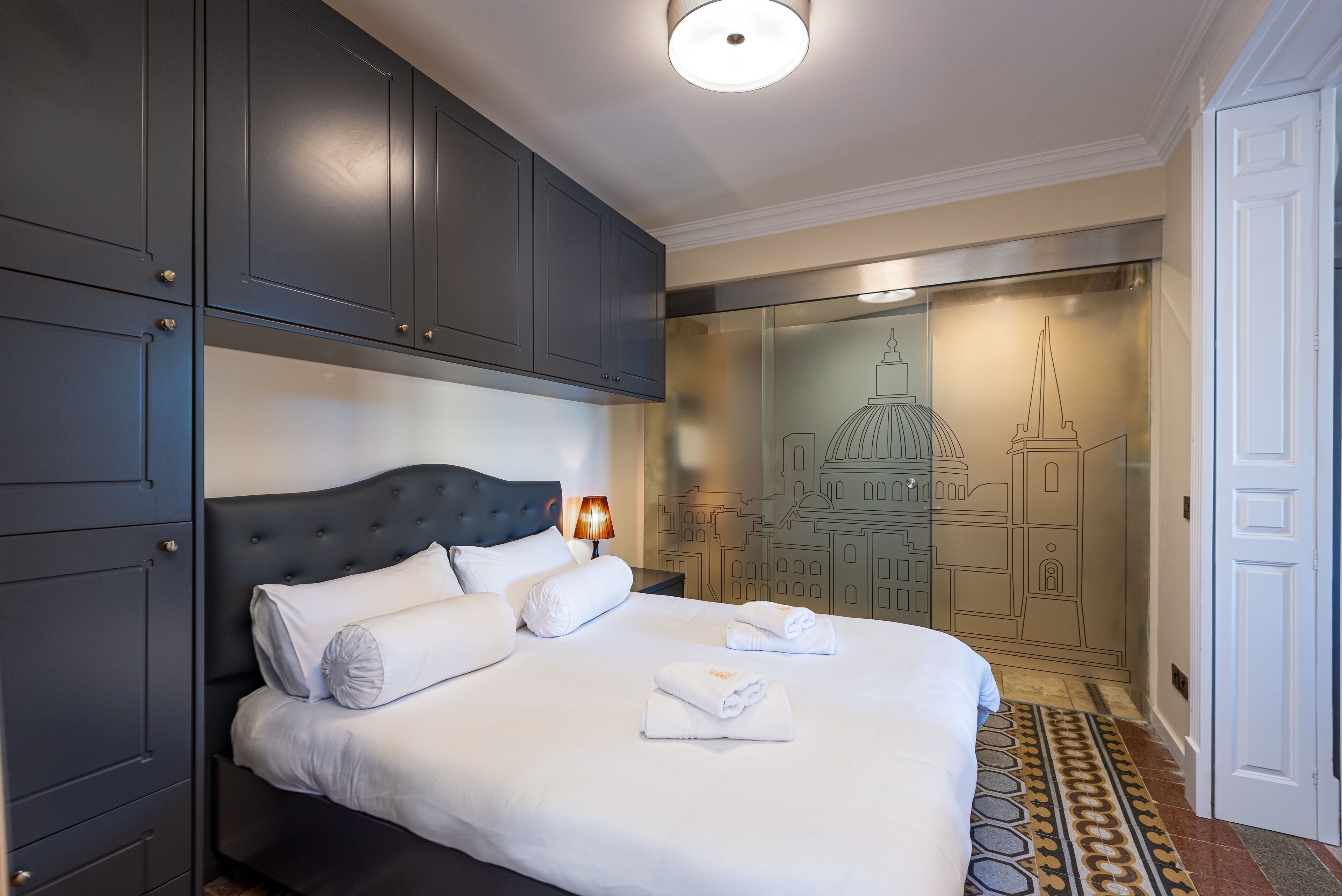 Apartamento Deluxe, 1 habitación, vistas parciales al mar (Olive) | Tabla de planchar con plancha, wifi gratis, ropa de cama