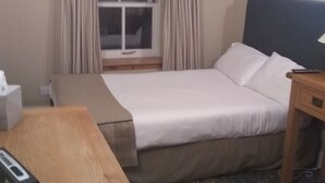 Standard Single Room | Desk, blackout drapes, iron/ironing board (on request), WiFi (free) - Finavon Hotel (Forfar)