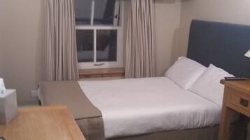 Standard Single Room | Individually decorated, individually furnished, desk, blackout drapes