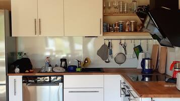 Réfrigérateur, four, plaque de cuisson, lave-vaisselle