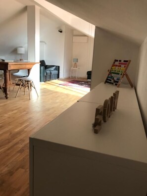2 bedrooms, soundproofing, iron/ironing board, WiFi