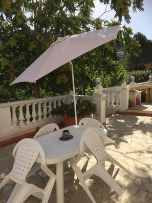 Terrace/patio - Spacious guest room 6 km from Ajaccio (ALATA)