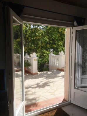 Interior - Spacious guest room 6 km from Ajaccio (ALATA)