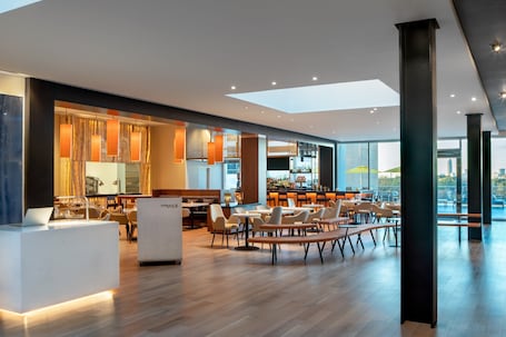 Bar (on property). The Westin Houston Medical Center/Museum District