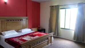 Deluxe House | 3 bedrooms, iron/ironing board, free WiFi