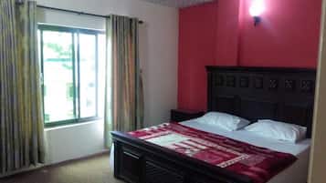 Deluxe House | 3 bedrooms, iron/ironing board, free WiFi