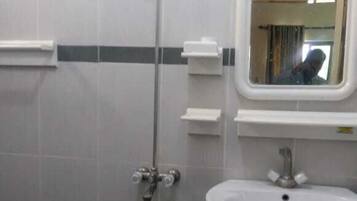 Deluxe House | Bathroom | Towels