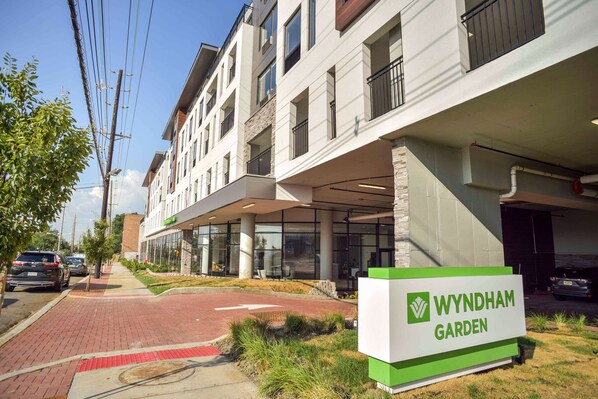 A multi-story building with a sign reading "Wyndham Garden." - Wyndham Garden North Bergen Near Secaucus (North Bergen)