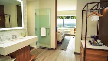 1 chambre, minibar, coffres-forts dans les chambres, bureau