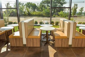 Frokost og middag serveres