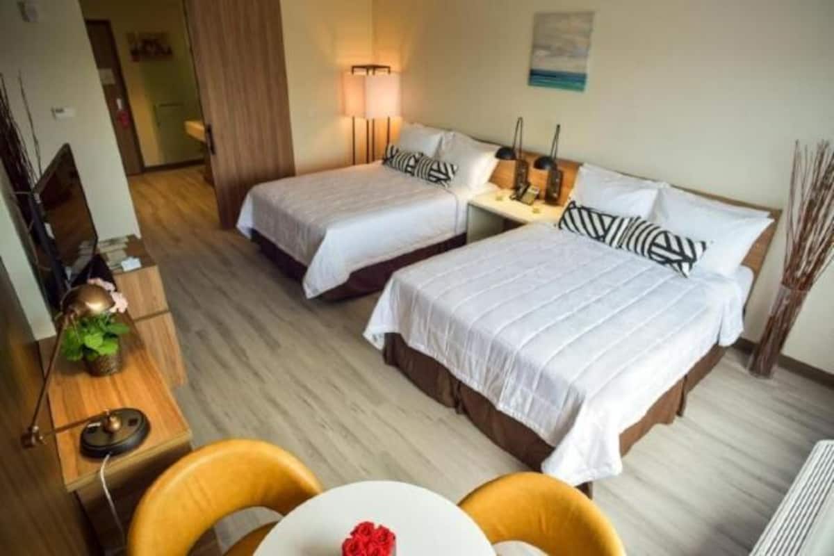 Minibar, coffre-fort pour ordinateur portable, bureau