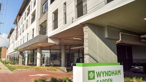 A modern building with a sign reading "Wyndham Garden". - Wyndham Garden North Bergen Near Secaucus (North Bergen)