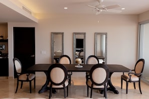 Condo, 3 phòng ngủ | Khu ăn uống