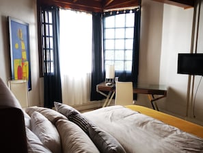 Deluxe Room | Desk, laptop workspace, iron/ironing board, free WiFi
