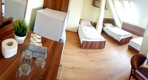 Hypo-allergenic bedding, free WiFi, bed sheets