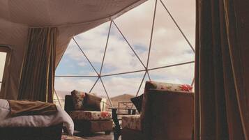 Tente Deluxe (Bubble) | Rideaux occultants, Wi-Fi gratuit, draps fournis