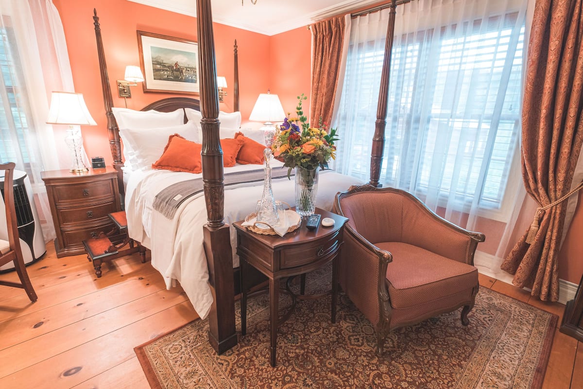 Deluxe Room, 1 Queen Bed