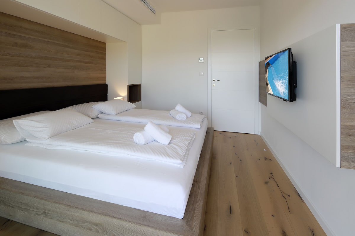 Soundproofing, iron/ironing board (on request), free WiFi, bed sheets