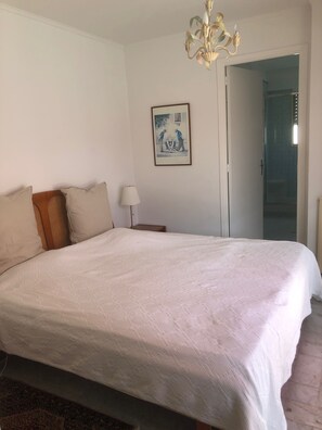 2 habitaciones, tabla de planchar con plancha, wifi y ropa de cama 