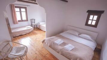 4 bedrooms, travel cot, free WiFi, bed sheets