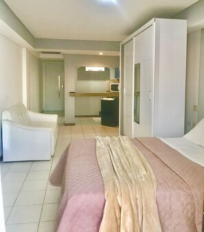 Panoramic Studio, 1 Double Bed with Sofa bed, Ocean View, Beachfront | Premium bedding, blackout drapes, iron/ironing board, free WiFi