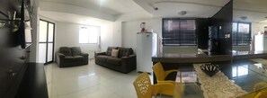 Family Apartment, 2 Bedrooms, Ocean View, Beachside | Dining room