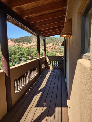 Property grounds - 4BR Home, Pikes Peak views and a 1 block walk to downtown Manitou Springs. (Manitou Springs)