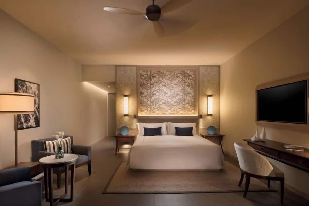 1 bedroom, premium bedding, minibar, in-room safe