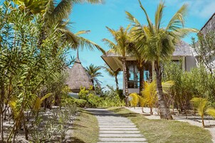 3 间餐厅，供应早餐、午餐和晚餐，国际美食