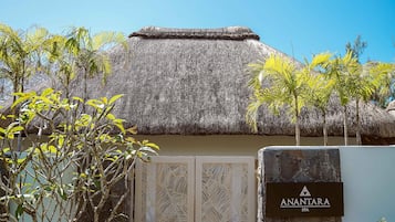 Couples treatment rooms, hot tub, steam room, body treatments