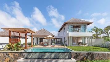 Anantara Four Bedroom Pool Villa | Premium bedding, minibar, in-room safe, desk
